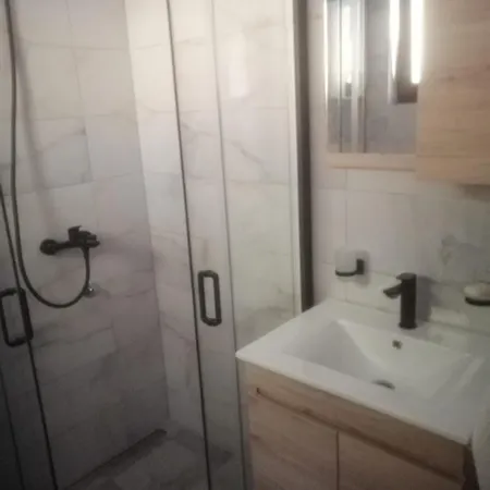 Ruza Vetrova 4 *